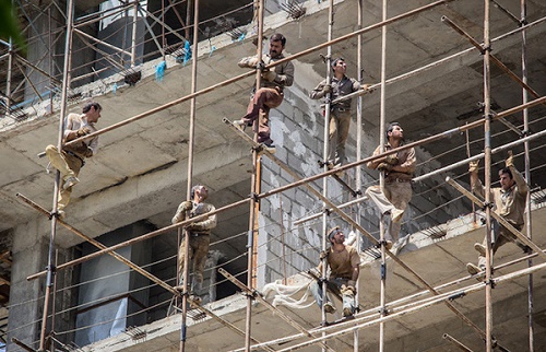 کارگران ساختمانی سال آینده بیمه می‌شوند؟