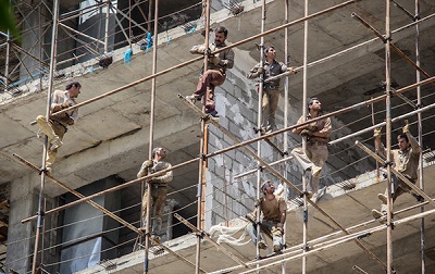 ماهانه هزاران کارگر ساختمانی بیمه می‎شود