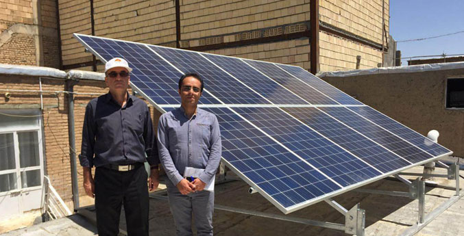 برق تولیدی نخستین نیروگاه خورشیدی خانگی در سنندج وارد مدار شد